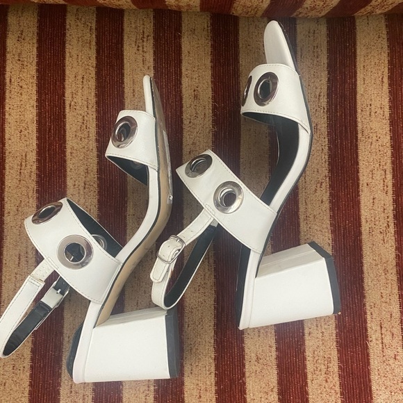 NWOT 14th & Union white sandals with silver ring embellishments, worn once 81/2. - Picture 2 of 9